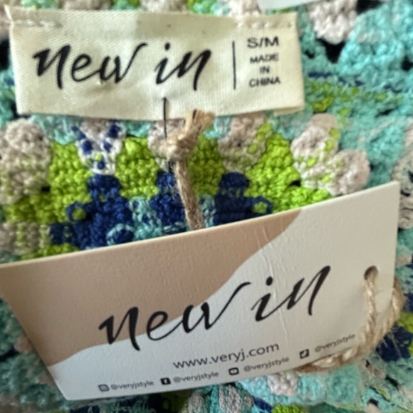 💥SALE💥NWT crochet granny square crop top by New In. Size S/M - Picture 3 of 3